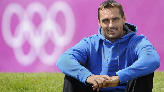 Desetibojaře Romana Šebrleho trápí bolavá pata a nad jeho startem v olympijském závodu stále visí otazník Desetibojaře Romana Šebrleho trápí bolavá pata a nad jeho startem v olympijském závodu stále visí otazník