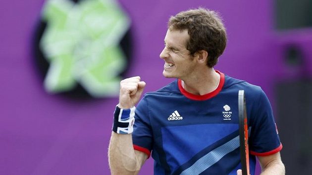 Britský tenista Andy Murray se raduje po postupu do semifinále přes Nicolase Almagra. Britský tenista Andy Murray se raduje po postupu do semifinále přes Nicolase Almagra.