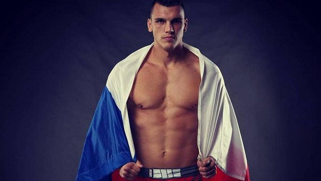 Vasil Ducár nevybojoval ve Francii mistrovský pás organizace WBC. Vasil Ducár nevybojoval ve Francii mistrovský pás organizace WBC.