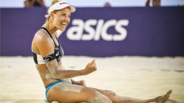 Radost Markéty Nausch Slukové na turnaji v Cancúnu. Radost Markéty Nausch Slukové na turnaji v Cancúnu.