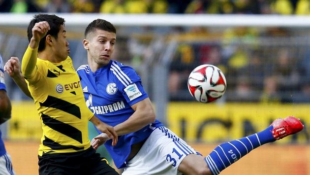 Matija Nastasič (vpravo) bude hrát za Schalke i nadále. Matija Nastasič (vpravo) bude hrát za Schalke i nadále.