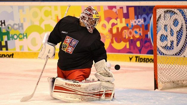 Brankář Jakub Kovář během tréninku hokejové reprezentace v Pardubicích. Brankář Jakub Kovář během tréninku hokejové reprezentace v Pardubicích.