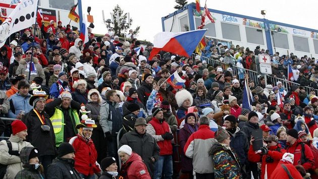Do Nového Města na Moravě si na minulé MS v biatlonu v roce 2013 našly cestu desetitisíce diváků. Do Nového Města na Moravě si na minulé MS v biatlonu v roce 2013 našly cestu desetitisíce diváků.