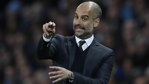 Gestikulující Pep Guardiola, kouč Citizens. Gestikulující Pep Guardiola, kouč Citizens.
