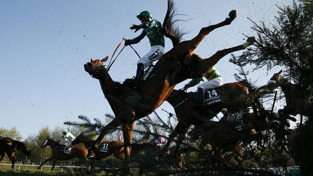 Na závodišti v liverpoolském Aintree byla v rámci programu, kdy se běžela i slavná Velká náordní, k vidění celá řada zajímavých momentů. Na závodišti v liverpoolském Aintree byla v rámci programu, kdy se běžela i slavná Velká náordní, k vidění celá řada zajímavých momentů.
