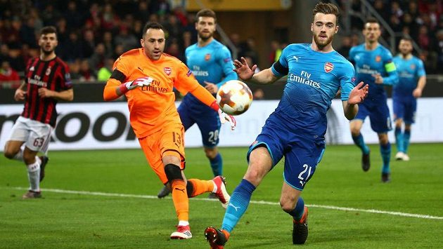 V brance Arsenalu v osmifinále Evropské ligy nestál Petr Čech, na půdě Arsenalu chytal za Gunners David Ospina. Na snímku je se spoluhráčem Calumem Chambersem. V brance Arsenalu v osmifinále Evropské ligy nestál Petr Čech, na půdě Arsenalu chytal za Gunners David Ospina. Na snímku je se spoluhráčem Calumem Chambersem.