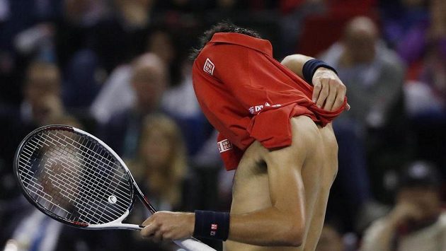 Srb Novak Djokovič během semifinále v Šanghaji. Srb Novak Djokovič během semifinále v Šanghaji.