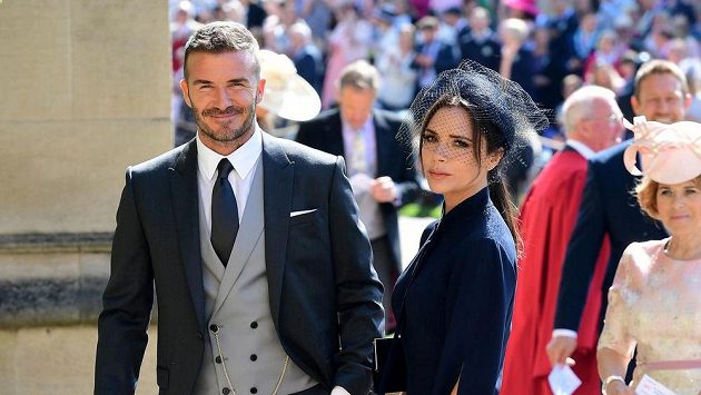 Bývalý fotbalista David Beckham, vítěz Ligy mistrů s Manchesterem United 1998/99, s manželkou Viktorií na královské svatbě. Bývalý fotbalista David Beckham, vítěz Ligy mistrů s Manchesterem United 1998/99, s manželkou Viktorií na královské svatbě.