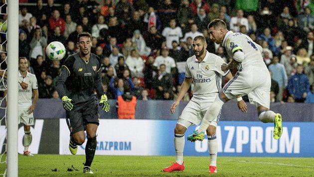 Gólová hlavička obránce Sergia Ramose z Realu Madrid v Superpoháru proti Seville. Gólová hlavička obránce Sergia Ramose z Realu Madrid v Superpoháru proti Seville.