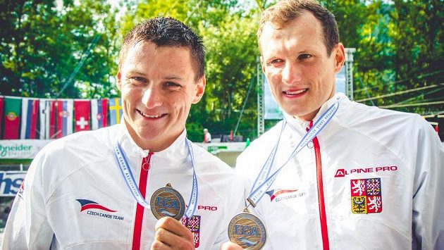 Čeští deblkanoisté Jonáš Kašpar a Marek Šindler vybojovali bronz na mistrovství Evropy v Tacenu. Čeští deblkanoisté Jonáš Kašpar a Marek Šindler vybojovali bronz na mistrovství Evropy v Tacenu.