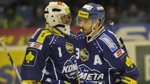 Michal Kempný (vpravo) z Brna a brankář Komety Marek Čiliak po utkání v Olomouci. Michal Kempný (vpravo) z Brna a brankář Komety Marek Čiliak po utkání v Olomouci.