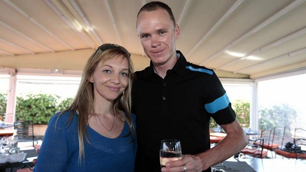 Britský cyklista Chris Froome se svou manželkou - ilustrační foto. Britský cyklista Chris Froome se svou manželkou - ilustrační foto.