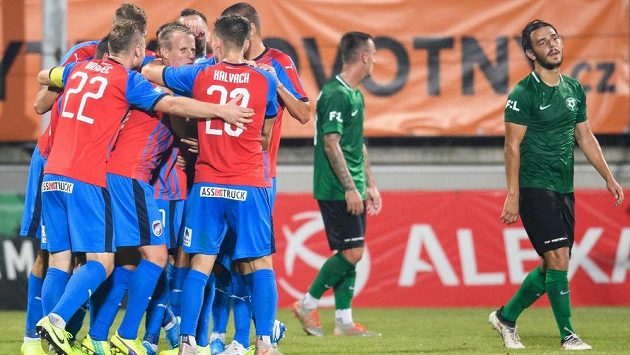 Fotbalisté Viktorie Plzeň už znají soupeře pro třetí kolo MOL Cupu. Ilustrační foto. Fotbalisté Viktorie Plzeň už znají soupeře pro třetí kolo MOL Cupu. Ilustrační foto.