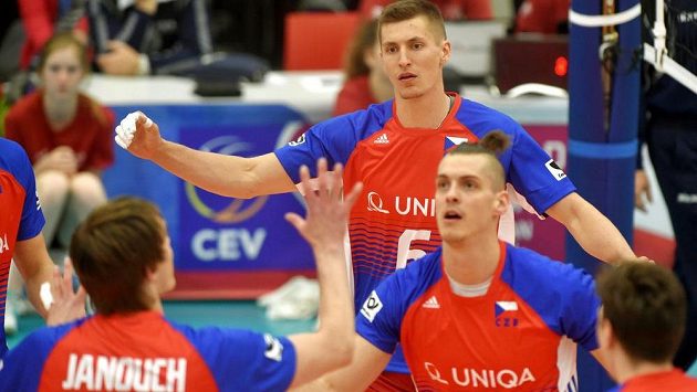 V kvalifikaci o postup na mistrovství světa volejbalistů vyhráli čeští reprezentanti nad Švédskem a měli z toho pořádnou radost. V kvalifikaci o postup na mistrovství světa volejbalistů vyhráli čeští reprezentanti nad Švédskem a měli z toho pořádnou radost.