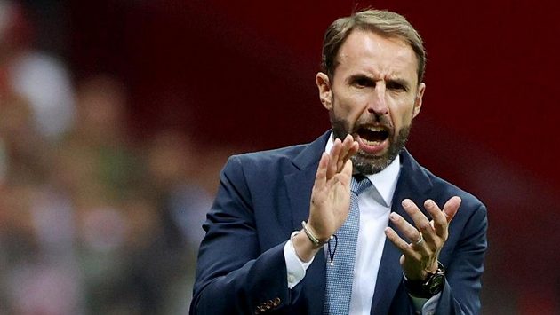 Trenér anglické fotbalové reprezentace Gareth Southgate. Trenér anglické fotbalové reprezentace Gareth Southgate.