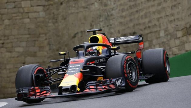 Australský pilot Daniel Ricciardo při tréninku na Velkou cenu Ázerbájdžánu Australský pilot Daniel Ricciardo při tréninku na Velkou cenu Ázerbájdžánu
