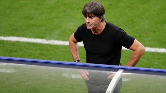 Německý reprezentační trenér Joachim Löw po porážce ve Francii. Německý reprezentační trenér Joachim Löw po porážce ve Francii.