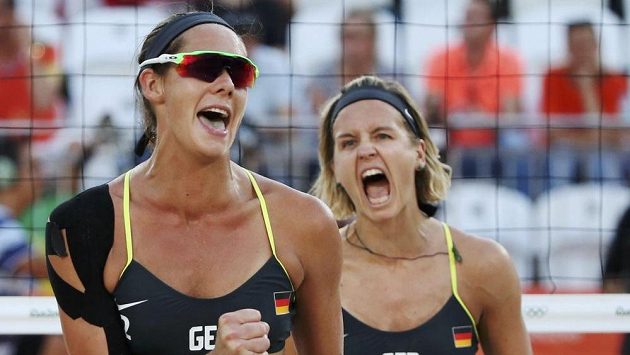 Německé beachvolejbalistky Kira Walkenhorstová a Laura Ludwigová. Německé beachvolejbalistky Kira Walkenhorstová a Laura Ludwigová.