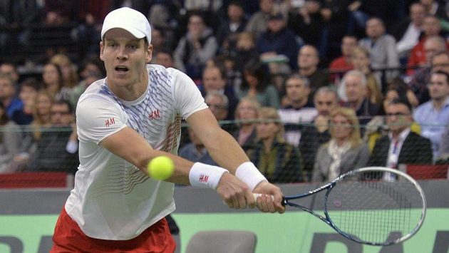 Tomáš Berdych v utkání proti srbské jedničce Novaku Djokovičovi. Tomáš Berdych v utkání proti srbské jedničce Novaku Djokovičovi.