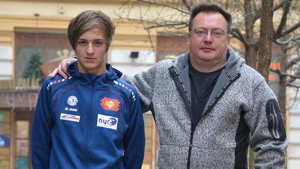 Tomáš Portyk mladší (vlevo) se svým otcem a zároveň trenérem Tomášem Portykem starším. Tomáš Portyk mladší (vlevo) se svým otcem a zároveň trenérem Tomášem Portykem starším.