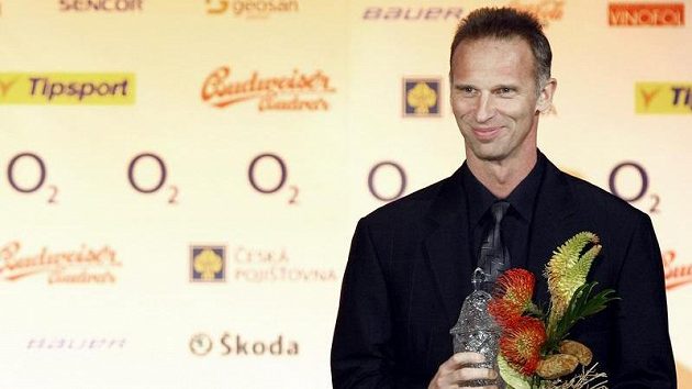Hokejista sezóny 2009/10 Dominik Hašek z Pardubic Hokejista sezóny 2009/10 Dominik Hašek z Pardubic