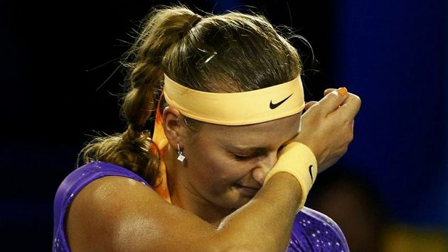 Zklamání ve tváři Petry Kvitové během zápasu s Britkou Laurou Robsonovou Zklamání ve tváři Petry Kvitové během zápasu s Britkou Laurou Robsonovou