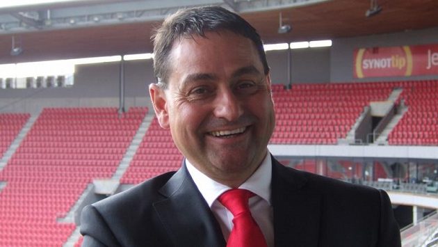 Zbyněk Kusý vtrhl do fotbalové Slavie s velkým optimismem. Teď s ní válčí... Zbyněk Kusý vtrhl do fotbalové Slavie s velkým optimismem. Teď s ní válčí...