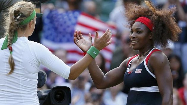 Serena Williamsová (vpravo) si vítězstvím nad Běloruskou Azarenkovou zajistila místo ve finále olympijského turnaje v Londýně. Serena Williamsová (vpravo) si vítězstvím nad Běloruskou Azarenkovou zajistila místo ve finále olympijského turnaje v Londýně.