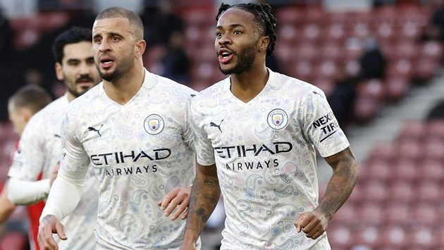 Kyle Walker (vlevo) a jediný střelec branky na hřišti Southamptonu Raheem Sterling z Manchesteru City. Ilustrační foto. Kyle Walker (vlevo) a jediný střelec branky na hřišti Southamptonu Raheem Sterling z Manchesteru City. Ilustrační foto.