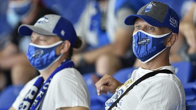 Fanoušci Komety Brno během utkání letního poháru. Fanoušci Komety Brno během utkání letního poháru.