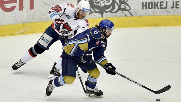 Zleva David Štich z Chomutova a Ladislav Zikmund z Kladna. Zleva David Štich z Chomutova a Ladislav Zikmund z Kladna.