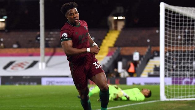 Fotbalisté Wolverhamptonu díky gólu Adamy Traorého z druhé nastavené minuty porazili 1:0 Fulham. Na snímku slaví autor branky. Fotbalisté Wolverhamptonu díky gólu Adamy Traorého z druhé nastavené minuty porazili 1:0 Fulham. Na snímku slaví autor branky.