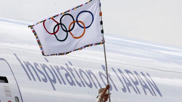 Olympijská vlajka už je v Japonsku. Olympijská vlajka už je v Japonsku.