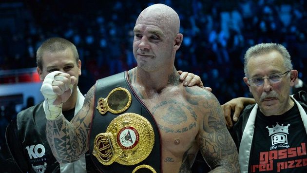 Australský boxer Lucas Browne se může s pásem mistra světa rozloučit. Australský boxer Lucas Browne se může s pásem mistra světa rozloučit.