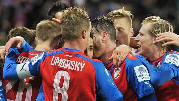 Fotbalisté Plzně se potýkají s infekčním onemocněním, zápas se Slavií nemohou odehrát. Fotbalisté Plzně se potýkají s infekčním onemocněním, zápas se Slavií nemohou odehrát.