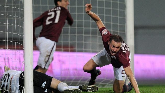 Aspoň bod... Tomáš Zápotočný ze Sparty oslavuje vyrovnávací gól na 2:2 s Jabloncem. Aspoň bod... Tomáš Zápotočný ze Sparty oslavuje vyrovnávací gól na 2:2 s Jabloncem.
