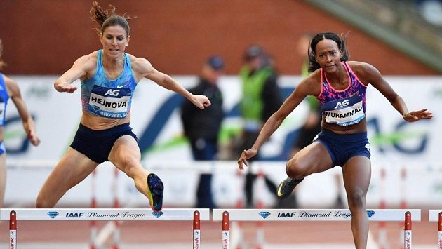 Zuzana Hejnová finišuje po boku Dalilah Muhammadové při finále Diamantové ligy v Bruselu. Zuzana Hejnová finišuje po boku Dalilah Muhammadové při finále Diamantové ligy v Bruselu.
