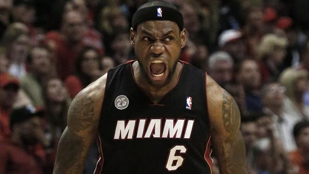 Nejužitečnější hráč ligy LeBron James přispěl k vítězství Miami 25 body. Nejužitečnější hráč ligy LeBron James přispěl k vítězství Miami 25 body.