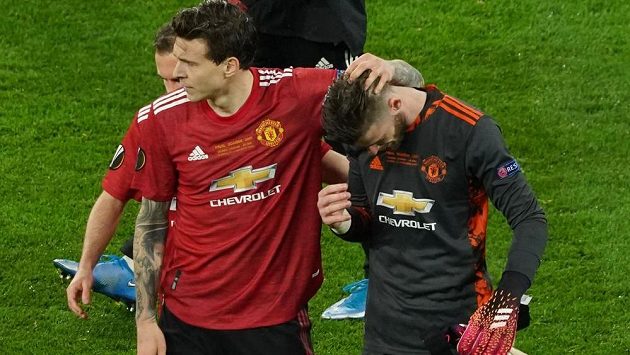 Brankář Manchesteru United David de Gea byl smutným hrdinou finále Evropské ligy. Neproměnil rozhodující penaltu a z trofeje se raduje španělský Villarreal. Brankář Manchesteru United David de Gea byl smutným hrdinou finále Evropské ligy. Neproměnil rozhodující penaltu a z trofeje se raduje španělský Villarreal.