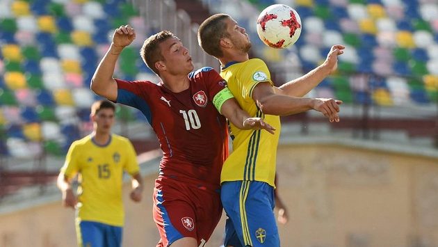 Čeští fotbalisté vyhráli na ME hráčů do 19 let nad Švédskem 2:1 Čeští fotbalisté vyhráli na ME hráčů do 19 let nad Švédskem 2:1