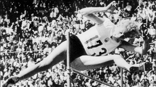 Iolanda Balasová na archivním snímku z roku 1964 na OH v Tokiu. Iolanda Balasová na archivním snímku z roku 1964 na OH v Tokiu.