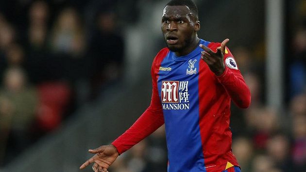 Fanoušci Crystal Palace se před zápasem Premier League proti Middlesbrough zrovna nevytáhli. Zničili totiž autobus svého týmu. Fanoušci Crystal Palace se před zápasem Premier League proti Middlesbrough zrovna nevytáhli. Zničili totiž autobus svého týmu.