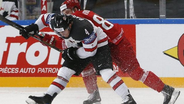 Kanaďan Tyson Barrie v souboji s Arťomem Volkovem z Běloruska. Kanaďan Tyson Barrie v souboji s Arťomem Volkovem z Běloruska.