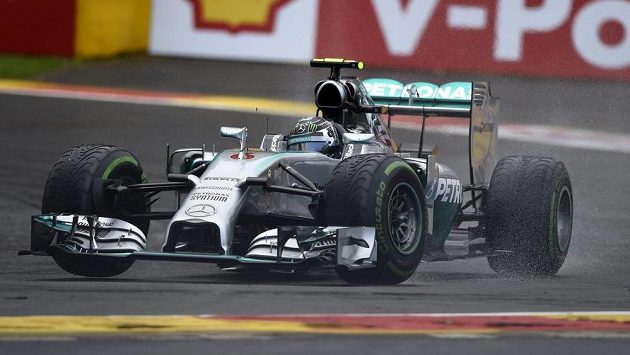 Pilot Mercedesu Nico Rosberg při kvalifikaci na Velkou cenu Belgie. Pilot Mercedesu Nico Rosberg při kvalifikaci na Velkou cenu Belgie.