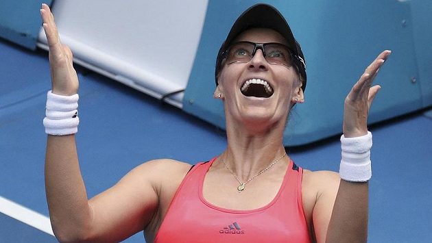 Chorvatka Mirjana Lučičová-Baroniová po výhře nad Jennifer Bradyovou z USA. Chorvatka Mirjana Lučičová-Baroniová po výhře nad Jennifer Bradyovou z USA.