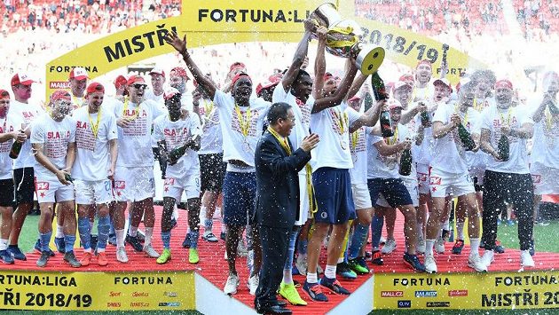 Slavia vůbec nepřipouští, že by titul neobhájila. Vždyť už není jen Slavií, ale SUPERSLAViÍ Slavia vůbec nepřipouští, že by titul neobhájila. Vždyť už není jen Slavií, ale SUPERSLAViÍ