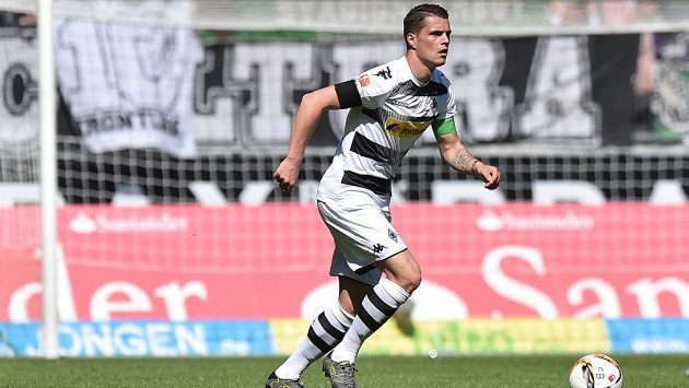 Švýcarský záložník Granit Xhaka má namířeno do Arsenalu. Švýcarský záložník Granit Xhaka má namířeno do Arsenalu.