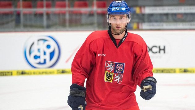 Jakub Kindl během tréninku hokejové reprezentace. Jakub Kindl během tréninku hokejové reprezentace.