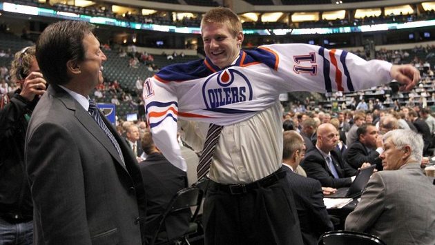 David Musil na draftu obléká dres Edmontonu. David Musil na draftu obléká dres Edmontonu.