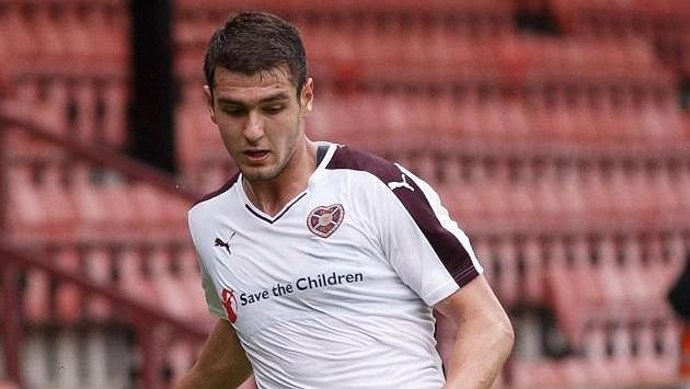 Bulharský obr Nikolaj Todorov v dresu Heart of Midlothian. Bulharský obr Nikolaj Todorov v dresu Heart of Midlothian.